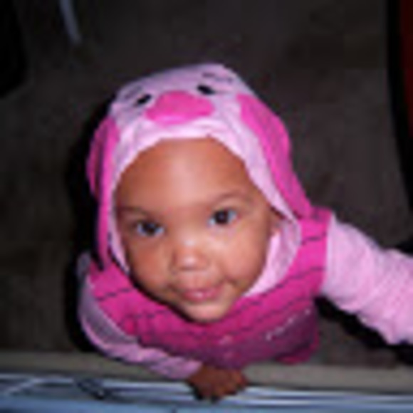 Meet your Posher, Rae - Picture 1 of 1